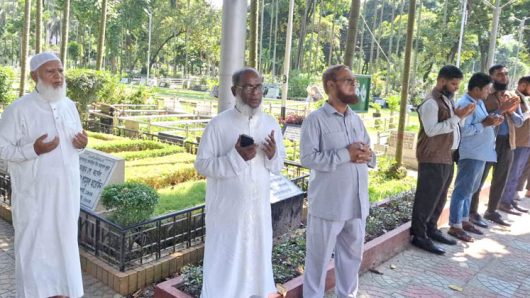 বিডিআর বি দ্রো হে নি হ ত বীর শহীদদের কবর জিয়ারতে জামায়াত আমীর