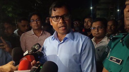 সিএনজি-লেগুনা চালকদের প্রতি ডিসি সারওয়ারের হুশিয়ারি