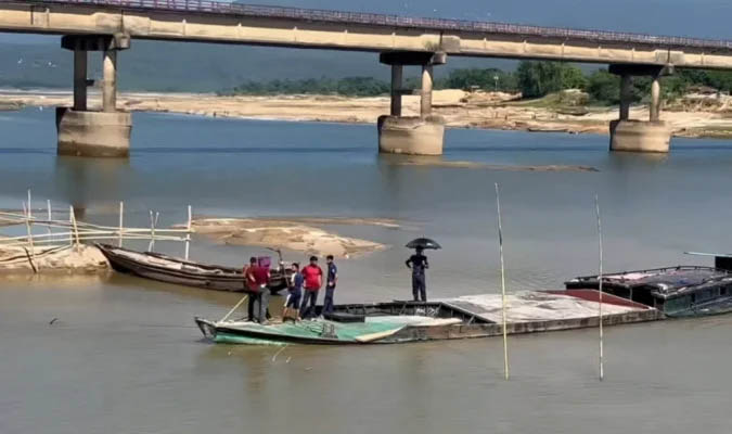 সিলেটে ধলাই ব্রিজের নিচ থেকে তিন বাল্কহেড জ ব্দ: একজনের ছয় মাসের কা রা দ ণ্ড,সেল্টার দিচ্ছে বে টি চো রা সাংবাদিক নেতা !