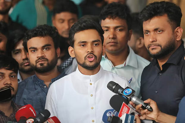 ঢাকা থেকে নির্বাচন করব, পদত্যাগ নির্ভর করছে সরকারের সিদ্ধান্তের ওপর: আসিফ মাহমুদ
