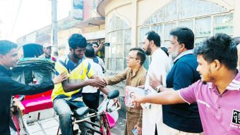 নগরীর কালীঘাটসহ বিভিন্ন এলাকায় দিনব্যাপি গণসংযোগের পাশাপাশী ভোট ভিক্ষা করলেন খন্দকার মুক্তাদির