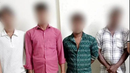 কদমতলী বাস টার্মিনালে ডিবির জা লে ৪ জু য়া ড়ি