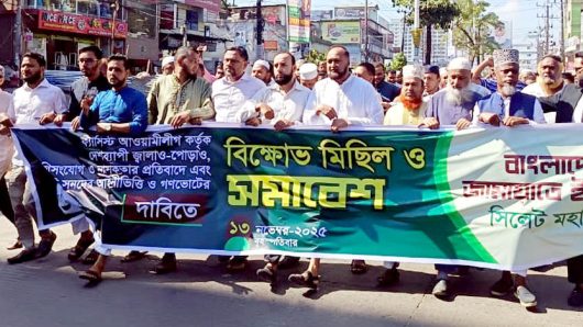 আ গু ন স ন্ত্রা সী ও না শ ক তা কা রী দে র রাজপথে আর কোনো ছাড় নয় : ফখরুল ইসলাম