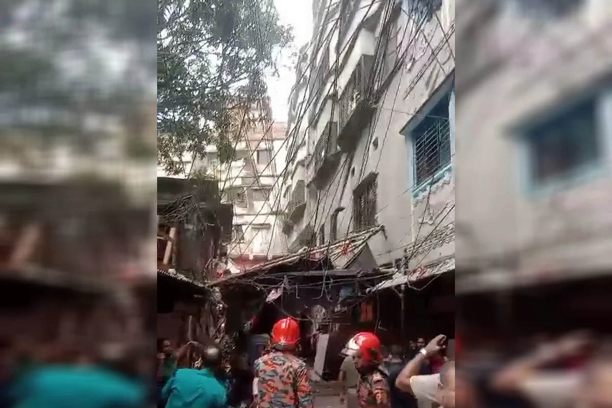 ভূমিকম্প : রাজধানীতে রেলিং ভেঙে ৩ জন নি হ ত