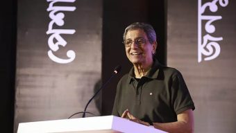 আনিসুল হকের লেখা : মতি ভাইকে জিজ্ঞাসা, আপনি বিপদের মুখে এত শান্ত থাকেন কীভাবে? তিনি বললেন…