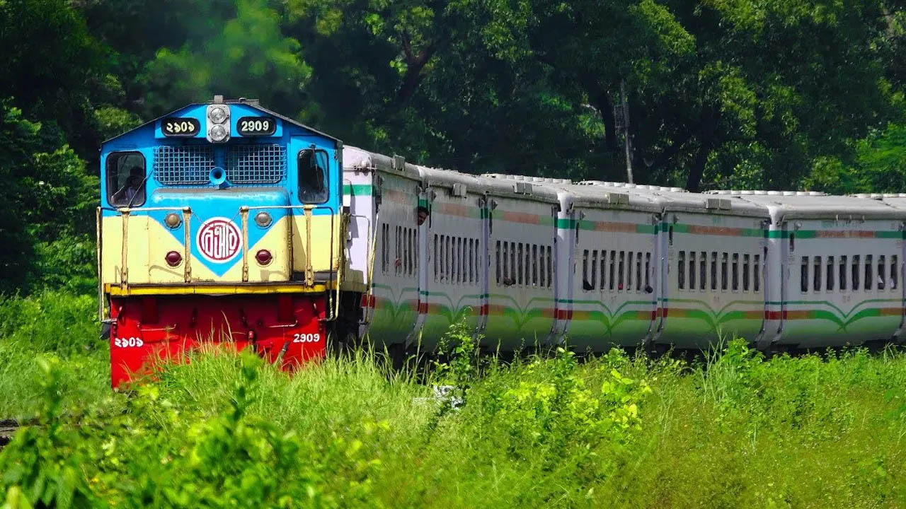 সিলেটের সঙ্গে সারা দেশের রেল যোগাযোগ বন্ধ : কালনী এক্সপ্রেসের ইঞ্জিন বিকল