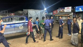 সিলেটে নদী থেকে বালু-পাথর উ ত্তো ল ন : জ ব্দ শতাধিক নৌকা, আ ট ক ১২