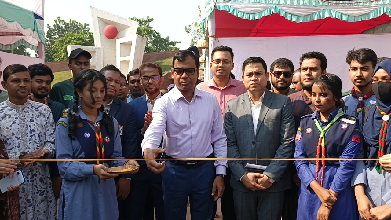 প্লাস্টিকের বিকল্প পণ্য ব্যবহার করার সংস্কৃতি সমাজে চালু করতে হবে”-জেলা প্রশাসক