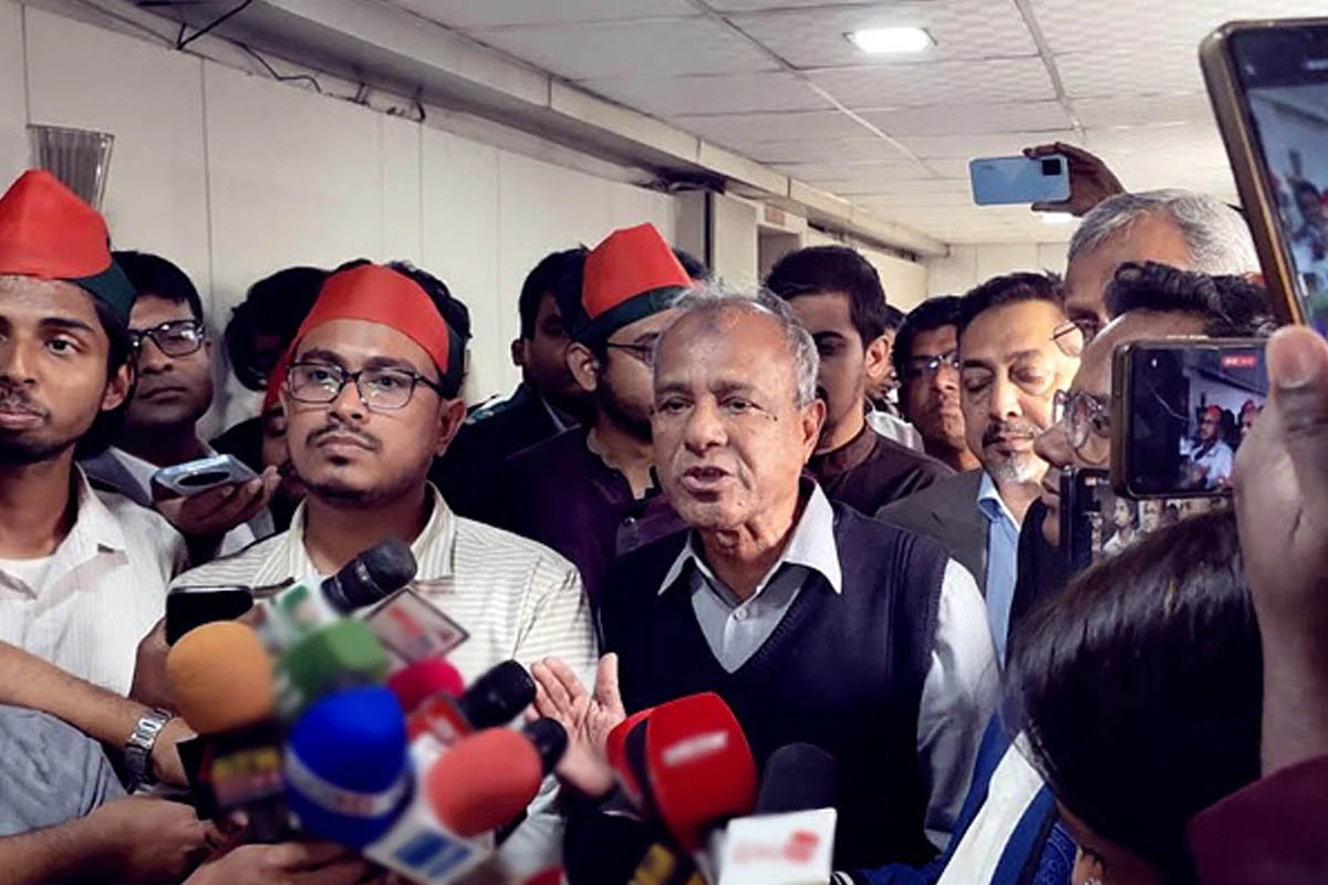হাদিকে হ ত্যা চেষ্টাকারীদের সম্পর্কে এখনই সবকিছু বলা যাবে না : স্বরাষ্ট্র উপদেষ্টা