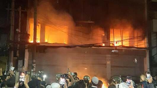 সাজ্জাদ শরিফের লেখা ‘তবু মাথা নোয়াবার নয়’