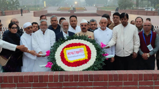 সূর্যাস্তের আগে পৌঁছাতে না পারায় স্মৃতিসৌধে তারেক রহমানের পক্ষে শ্রদ্ধা নিবেদন