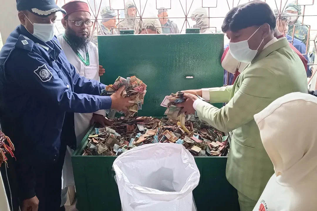 পাগলা মসজিদের দানবাক্সে মিলল ৩৫ বস্তা টাকা