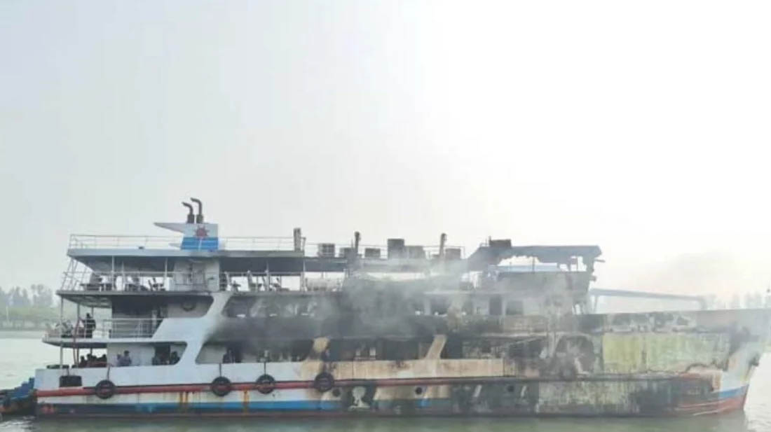 সেন্টমার্টিনগামী জাহাজে আ গু ন, ভস্মীভূত ম র দে হ উ দ্ধা র