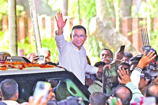 আগ্রহের কেন্দ্রে তারেক রহমান