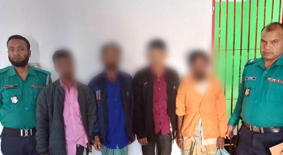 যে সব সাংবাদিক এই সব জায়গা থেকে টাকা নেয় তাদের আইনের আওতায় আনা হোক
