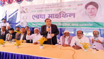 আমার বাবার হ*ত্যা*কা রীদের শেখ হাসিনা রক্ষা করেছেন: ড. রেজা কিবরিয়া