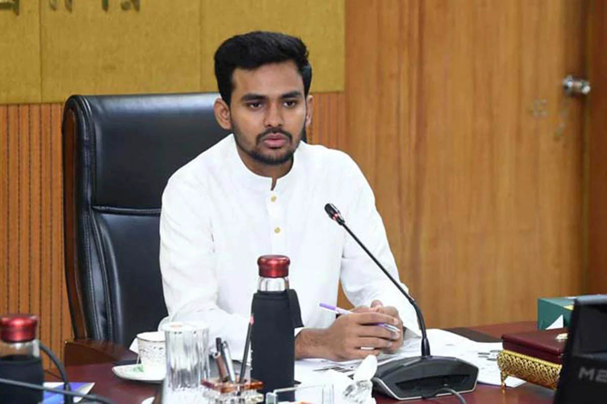 প দ ত্যা গ প্রশ্নে যা বললেন উপদেষ্টা আসিফ মাহমুদ