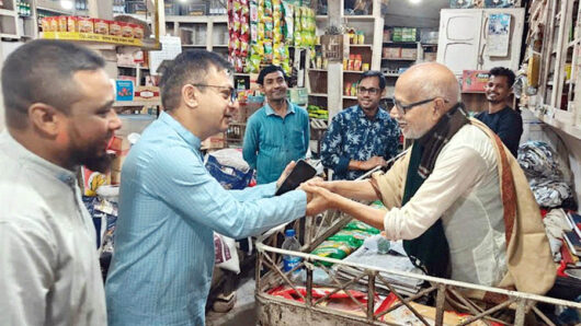 ধানের শীষের পক্ষে খন্দকার মুক্তাদিরের ‘ডোর টু ডোর মিশন’