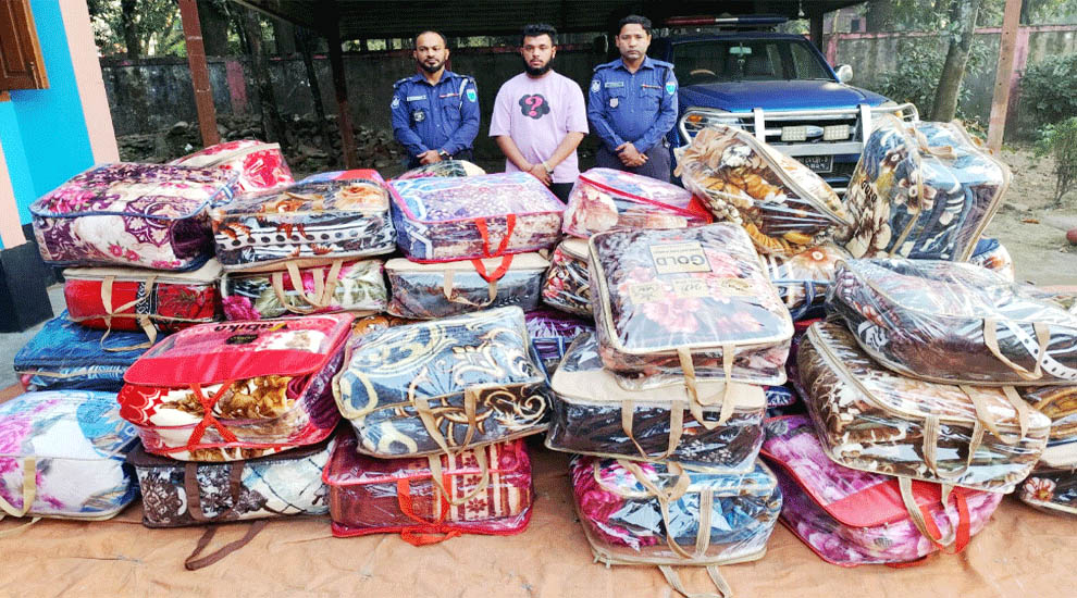 জৈন্তাপুরে পর্যটকবাহী বাসে যা পেল পুলিশ