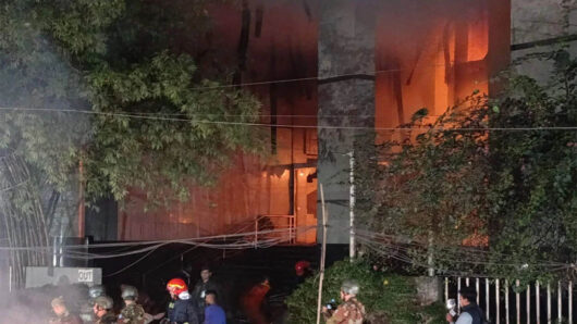 প্রথম আলো ও ডেইলি স্টারে ভা ঙ চু র, অ গ্নি সং যো গ