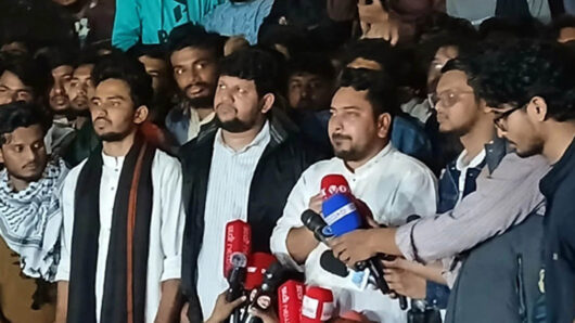 গণমাধ্যমে হা ম লা কা রী দে র চি হ্নি ত করে বিচারের আওতায় আনতে হবে: মাহফুজ