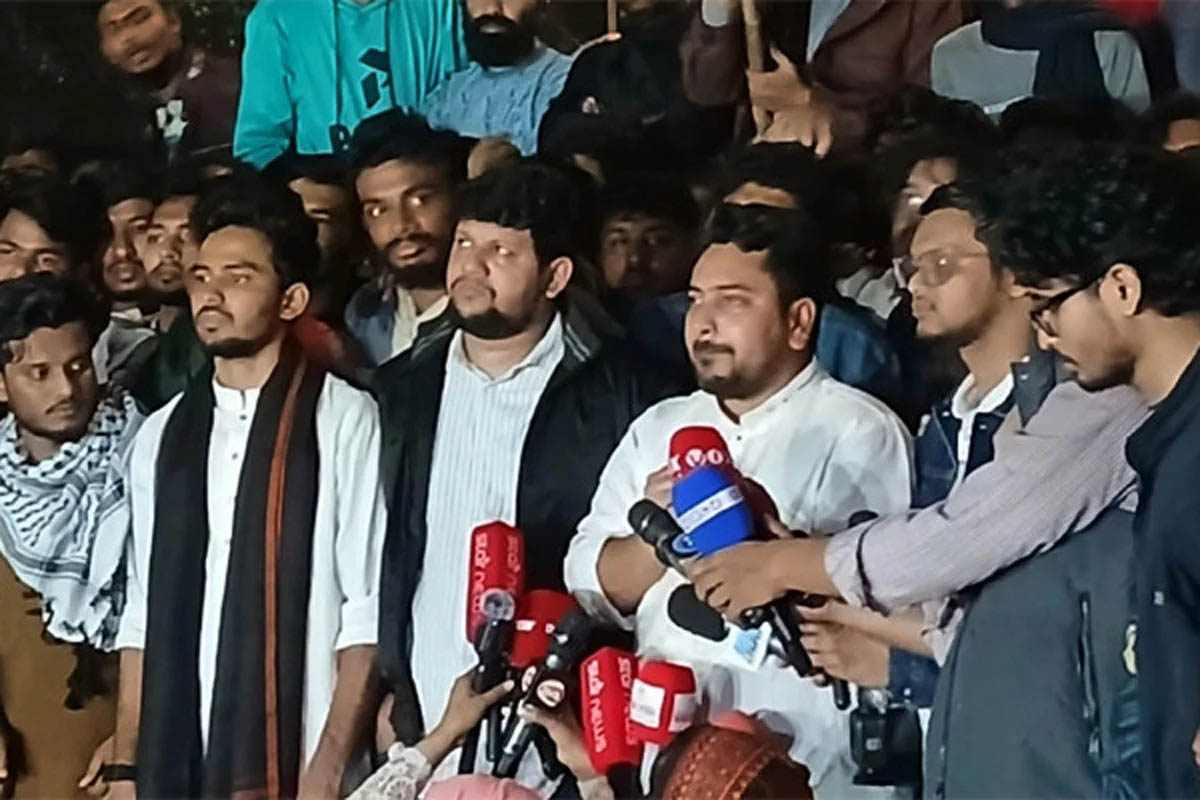 গণমাধ্যমে হা ম লা কা রী দে র চি হ্নি ত করে বিচারের আওতায় আনতে হবে: মাহফুজ