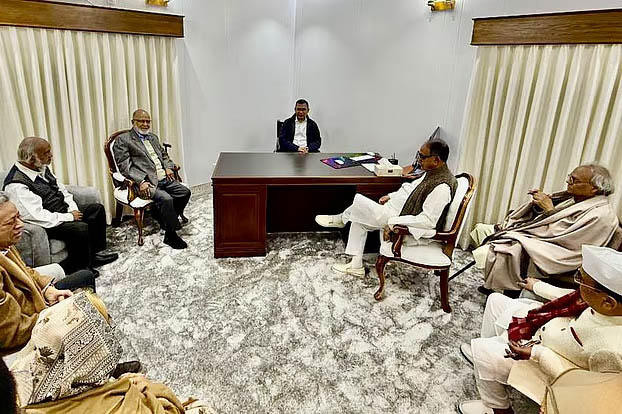 জীবনে প্রথমবার গুলশানে বিএনপির চেয়ারপারসনের কার্যালয়ে তারেক রহমান