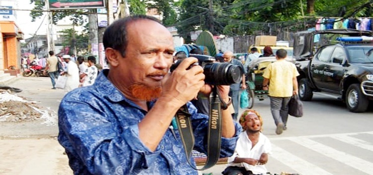 ৫২ বছরের ফটো সাংবাদিকতায় ৪০টি পুরস্কার অর্জন করলেন আতাউর রহমান আতা
