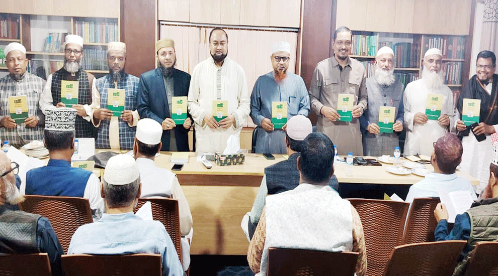 সঠিক নেতৃত্ব নির্বাচনে এধরণের গ্রন্থ ভোটার মনে দাগ কাটবে: ফখরুল ইসলাম