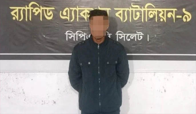 সিলেটে কুরিয়ার সার্ভিসের গাড়িতে ডা কা তি : আ ট ক ১
