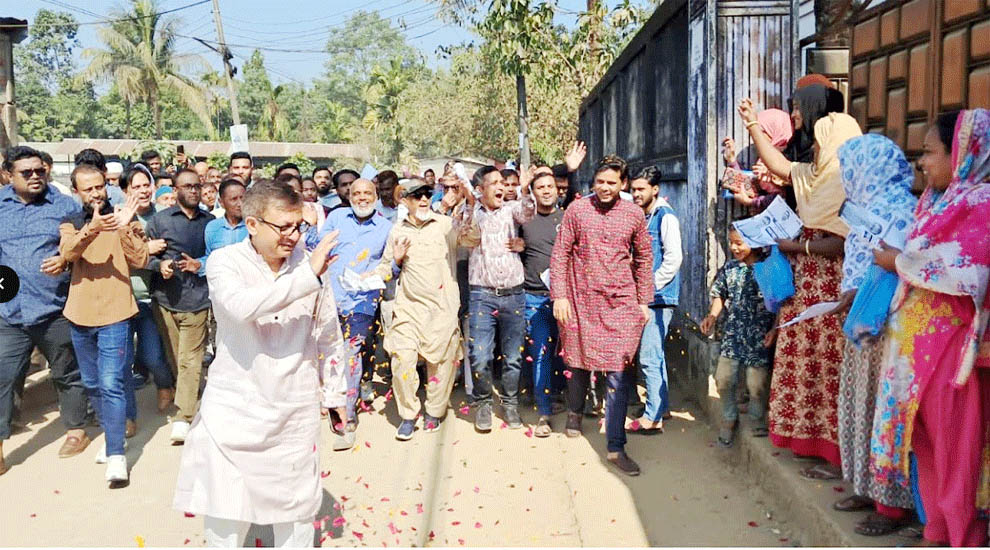 খন্দকার মুক্তাদিরের গণসংযোগ রূপ নিল বিশাল গণমিছিলে
