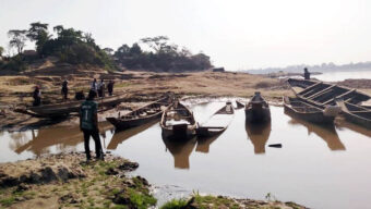 সিলেটের কোম্পানীগঞ্জ উপজেলার ধলাই নদীতে ধ্বং*স ১১০ নৌকা, আ ট ক ১