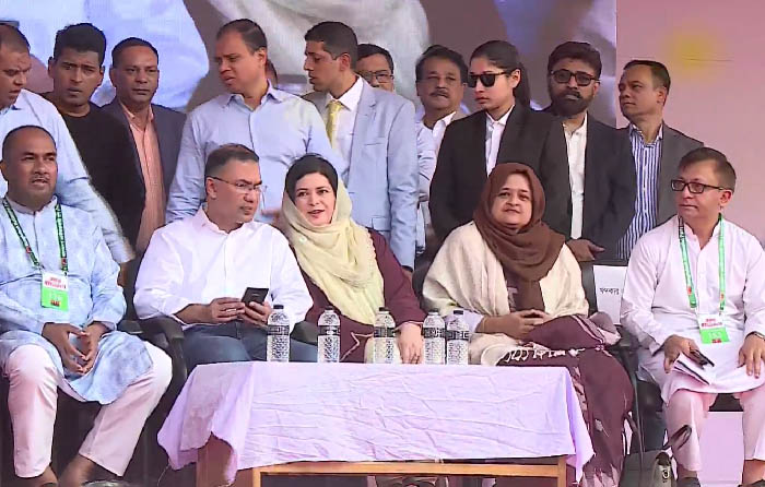 সিলেটের মঞ্চে তারেক রহমানের পাশেই ছিলেন ডা. জুবাইদা