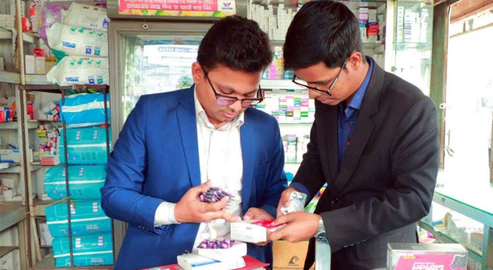 সিলেটে ফার্মেসীতে অ ভি যা ন, জরিমানা