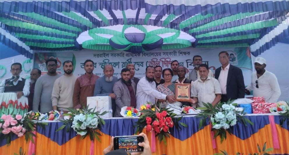 এক স্কুলেই চাকরী জীবনের ৪১ বছর শেষে অবসর