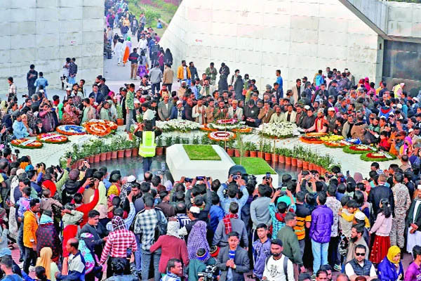 খালেদা জিয়ার সমাধিতে শ্রদ্ধা জানাতে ঢল