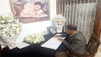 খালেদা জিয়ার সমাধিতে সুনামগঞ্জ প্রযুক্তি বিশ্ববিদ্যালয়ের ভাইস চ্যান্সেলরের শ্রদ্ধা