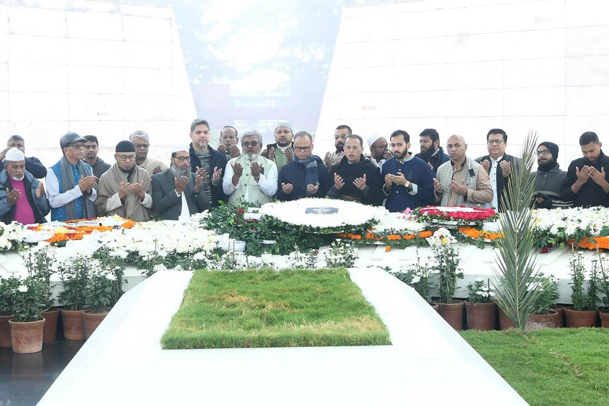 খালেদা জিয়ার কবর জিয়ারত বিজিএমইএ’র পরিচালনা পর্ষদের
