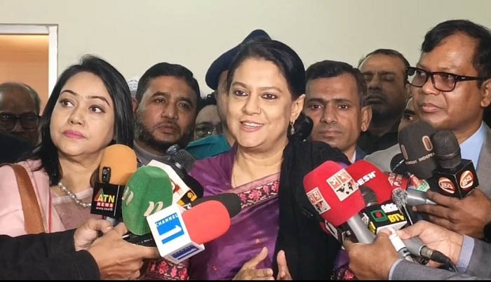 গত ১৬ বছরে যে নি পী ড় নে র শি কা র হয়েছেন, এখন কী তার একই পরিমাণও হচ্ছেন: সাংবাদিকদের তথ্য উপদেষ্টা