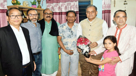 সাংবাদিক আকাশ চৌধুরীর বাসায় ইফতারে ভারতীয় সহকারী হাইকমিশনার