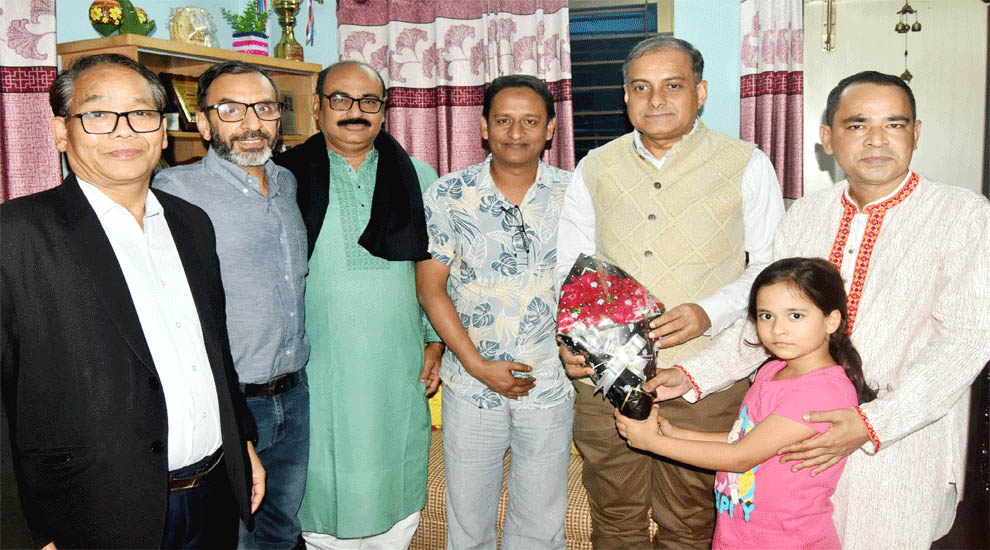 সাংবাদিক আকাশ চৌধুরীর বাসায় ইফতারে ভারতীয় সহকারী হাইকমিশনার