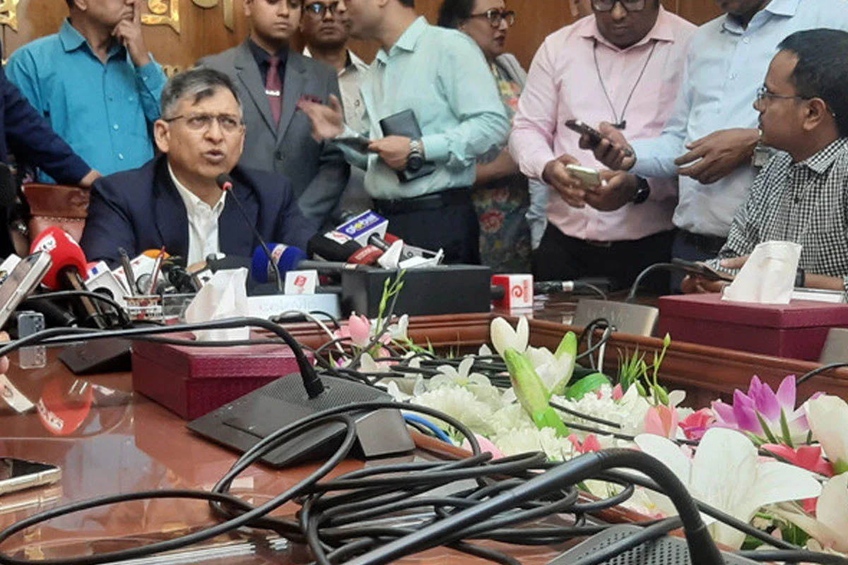 ৫ আগস্টের পর বড় ব্যবসায়ী ও স্বনামধন্য ব্যক্তিদের নামে মামলা যাচাইয়ের নির্দেশ