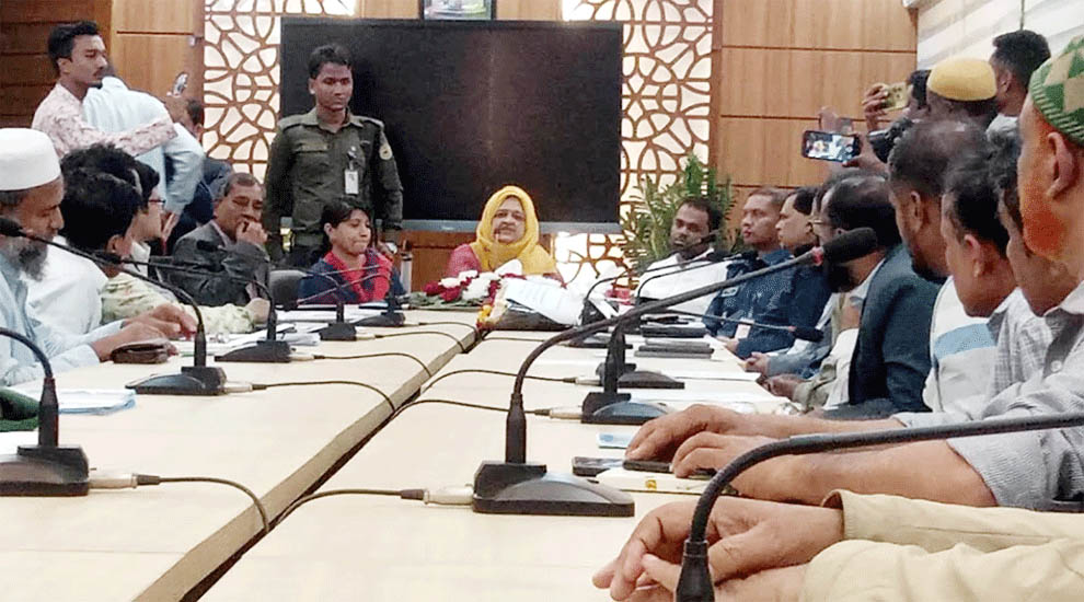 কেউ আইনকে বাদ দিয়ে দলীয় পদ-পদবী সামনে নিয়ে আসবে, তা হবে না: এমপি লুনা
