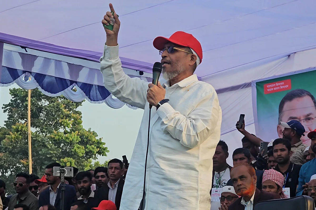 একটা দল হ তা শা গ্র স্ত হয়ে আবোল-তাবোল বলছে: বাবর