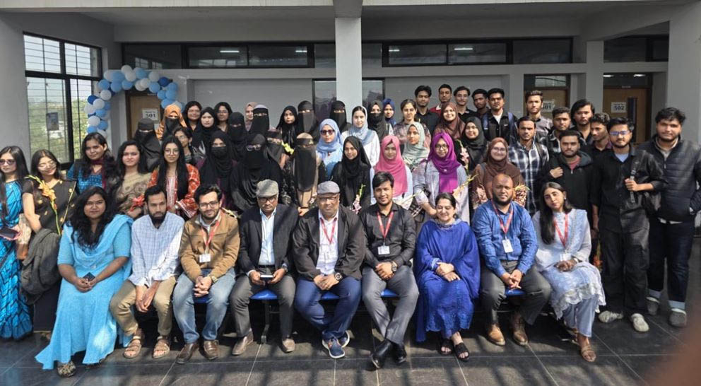 মেট্রোপলিটন ইউনিভার্সিটির ইংরেজি বিভাগের স্প্রিং টার্মের শিক্ষার্থীদের নবীনবরণ