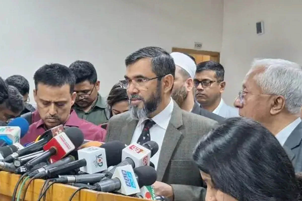 বুধবার সকাল থেকে ব্যালট পেপার কেন্দ্রে কেন্দ্রে পৌঁছাবে : ইসি সানাউল্লাহ