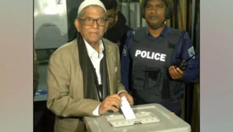 নিজ জেলায় ভোট দিলেন মির্জা ফখরুল