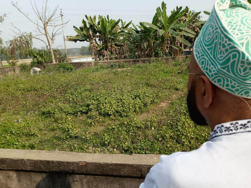 নির্বাচনে জিতে বাবা-মা, দাদা-নানার কবর জিয়ারত করলেন এম এ মালিক