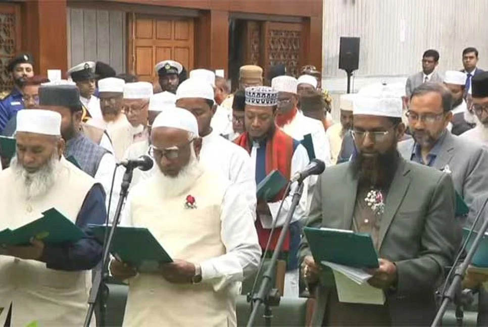 শপথ নিলেন জামায়াতের সদস্যরা