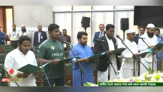 শপথ নিলেন এনসিপির নির্বাচিত সংসদ সদস্যরা